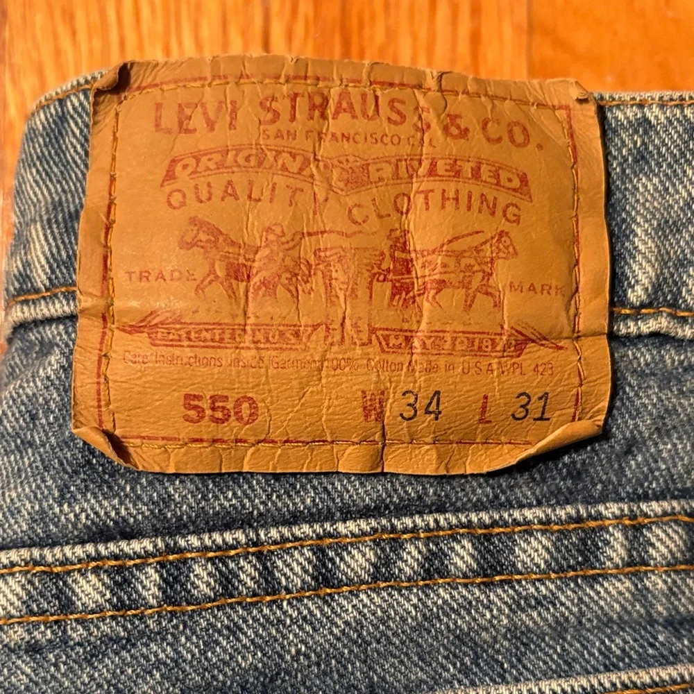 Levi's Classic Jeans - Picture 2 of 6